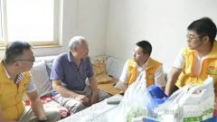 2017年7月吳宜民先生看望慰問敬愛的老戰士